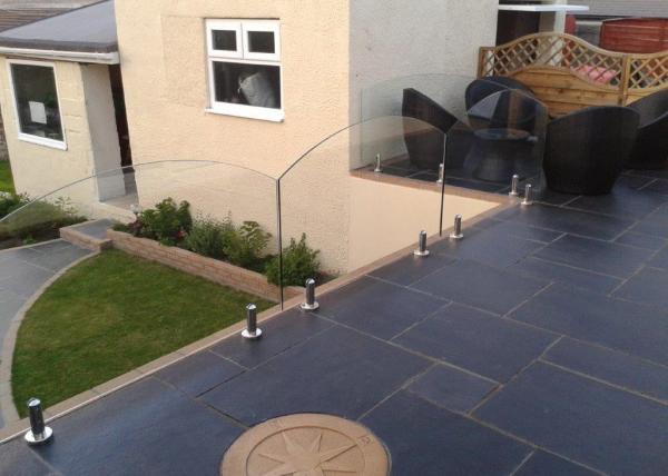 Curved Frameless Glass Deck Railing Systems Floor Mounted With Stainless Steel Spigot