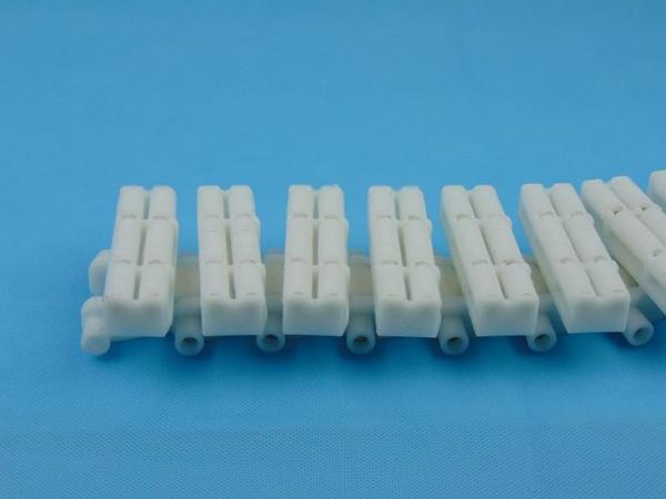 Flexible conveyor chains LF83 flat top chains with cleats materials acetal acetal white