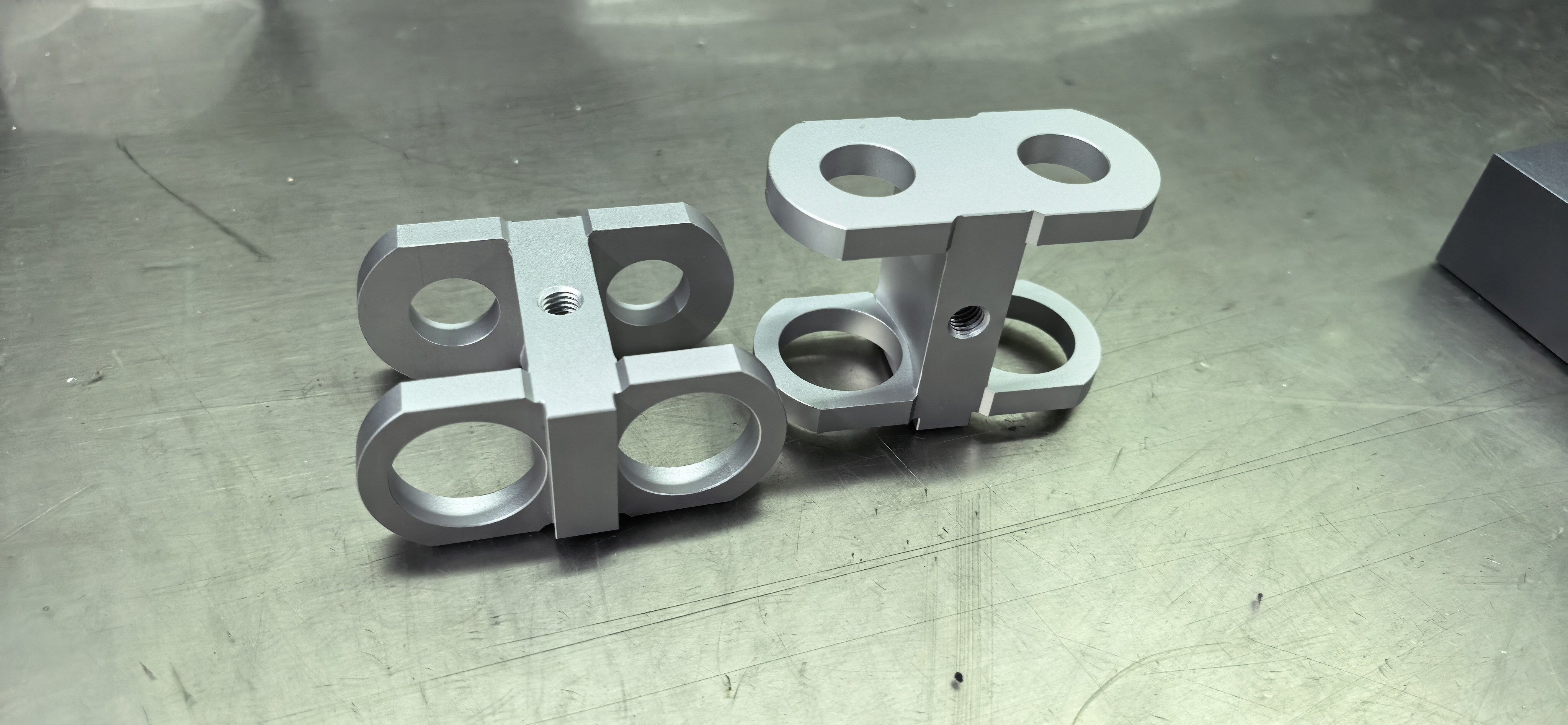 Custom CNC Machined Aluminum Fixture Bracket with Anodized Finish for Beverage Machines and Industrial Automation Equipment | Precision 6061 / 6063 / 7075 Aluminum Mounting Components