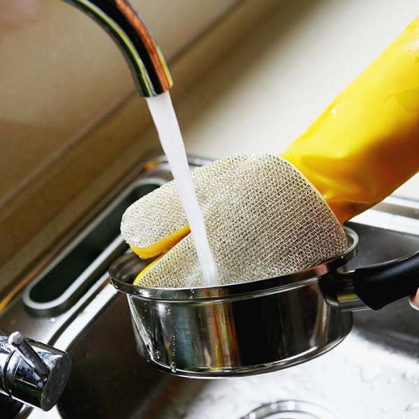 Gants argentés de nettoyage d'éponge de tissu de brosse, gants d'éponge pour des