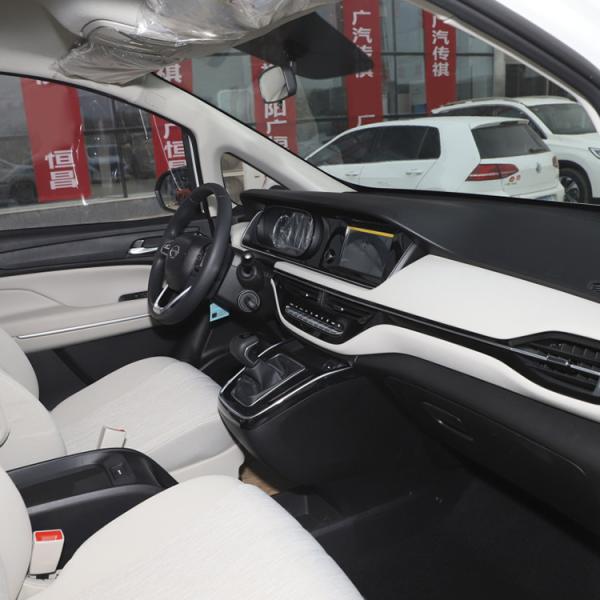 GAC Trumpchi M6 gasolina con manejo a mano izquierda SUV coche eléctrico 270T manual Edición Elite Interior oscuro 5 puertas 7 asientos MPV