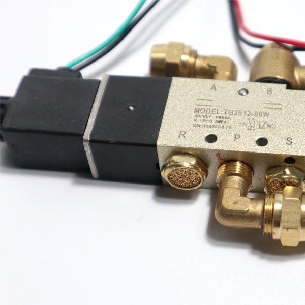 DC24V Solenoid Valve TG2512-06 6108-01661 Electromagnetic Control Valve For Higer Buses
