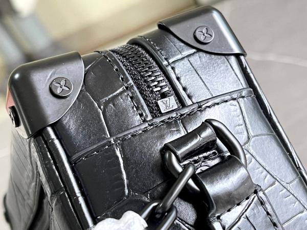 Tronco macio Mini Small Patent Leather de Crocodilien Matte Black Louis Vuitton LV
