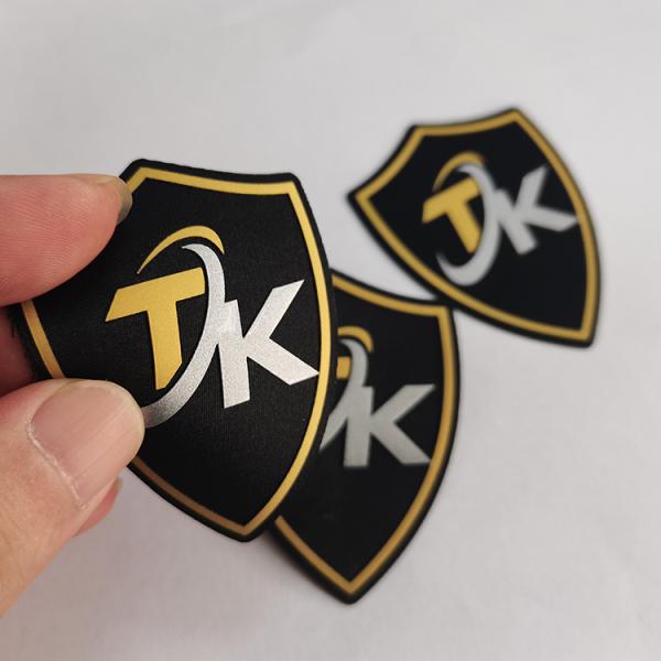 Таможня моды напечатала выбитый ярлык Tpu цвета заплаты 3D для одежды