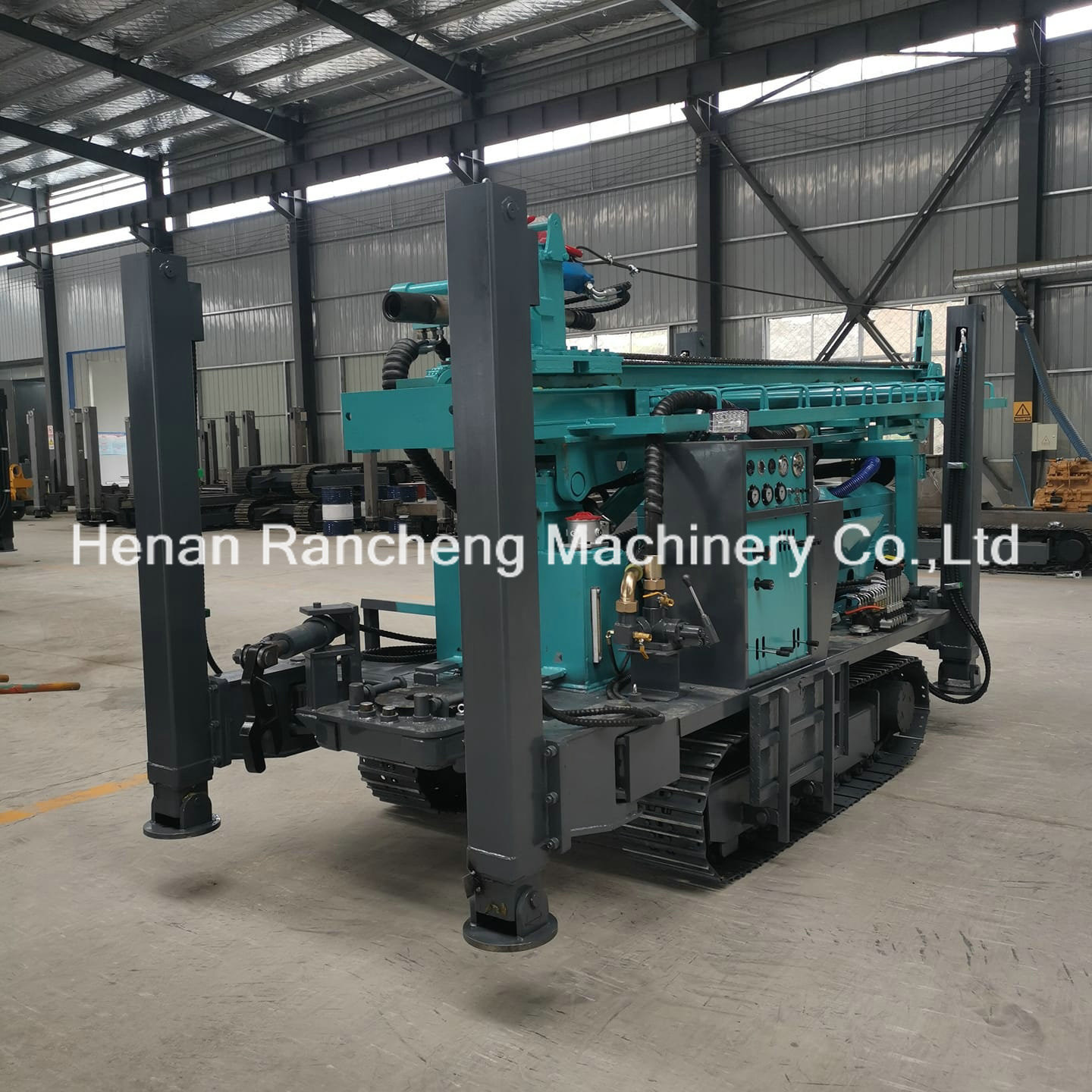 RCF450C 450m Steel Crawler Mounted Water Well Drilling Rig Воздушная буровая установка для бурения с помощью DTH