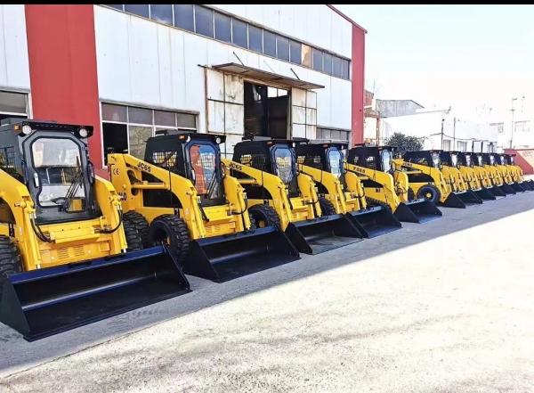 50HP 700kg Track Wheel Mini Skid Steer Loader Machine With Attachments