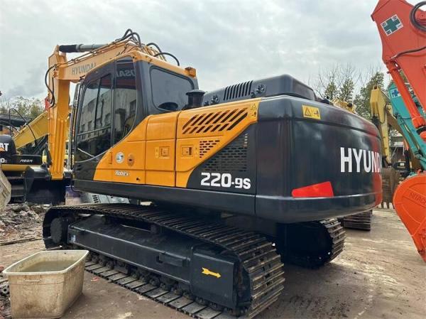 1.05m3 Bucket Capacity Original Korea Hyundai Used Crawler Excavator R220-9S in Shanghai