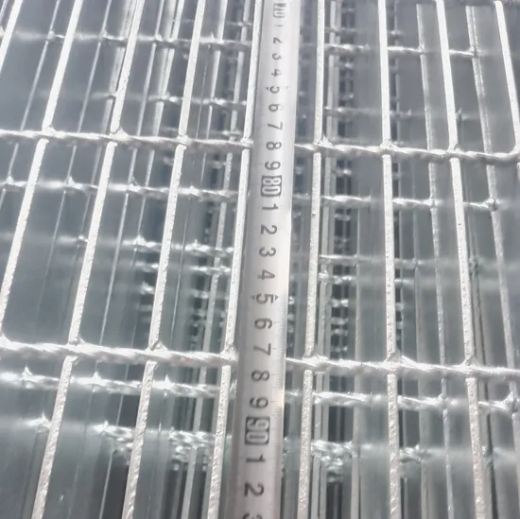 Heavy Duty Steel Bar Grating with Slip-Resistant Surface and Customizable Sizes for Catwalk Deck and Drain Trench Cover