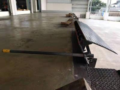 Mechanical Edge Of Dock Leveler Mini Truck Loading Equipment System Simply Operated