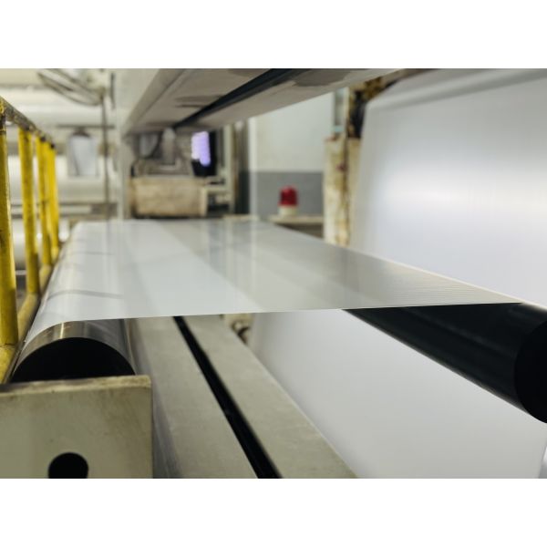 95-105 Microns Thickness Glitter Lamination Film with Sleeking Frosted Finish and Scratch Resistance for Packaging and Printing