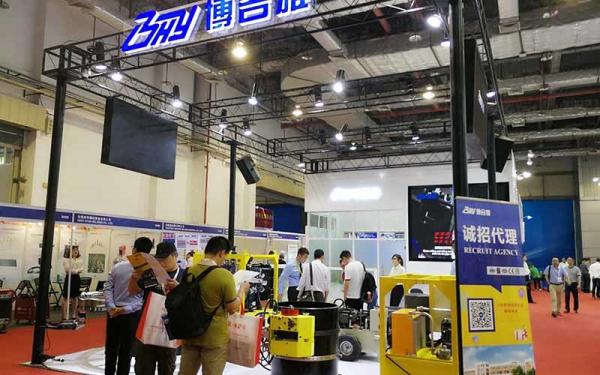 Portable Pipe Cutting And Beveling Machine For Oil , Natural gas, 12in - 18in
