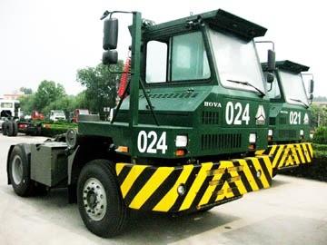 4x2 HOWO 371 hp Tractor Head Trucks for container traction in Low Speed Port