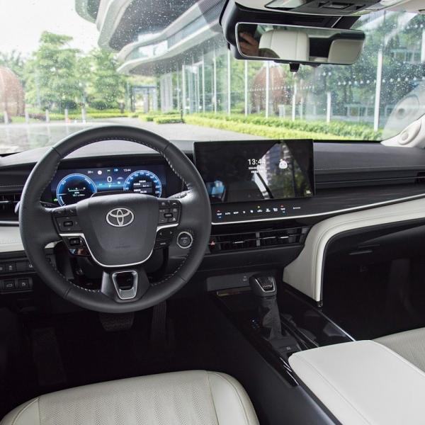 2024 Toyota Camry Dual Engine 2.5hg Carro híbrido emblemático Direção esquerda Tipo de carroceria fechada