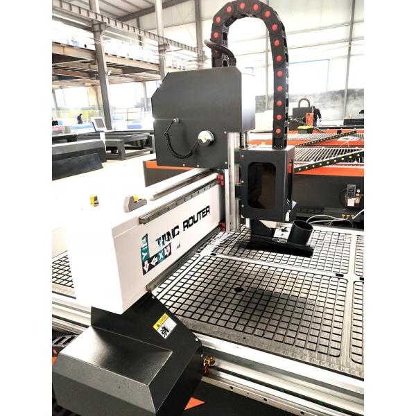 1325 Máquina de encaminamiento de madera CNC con sistema de control DSP para grabado de madera sólida en MDF