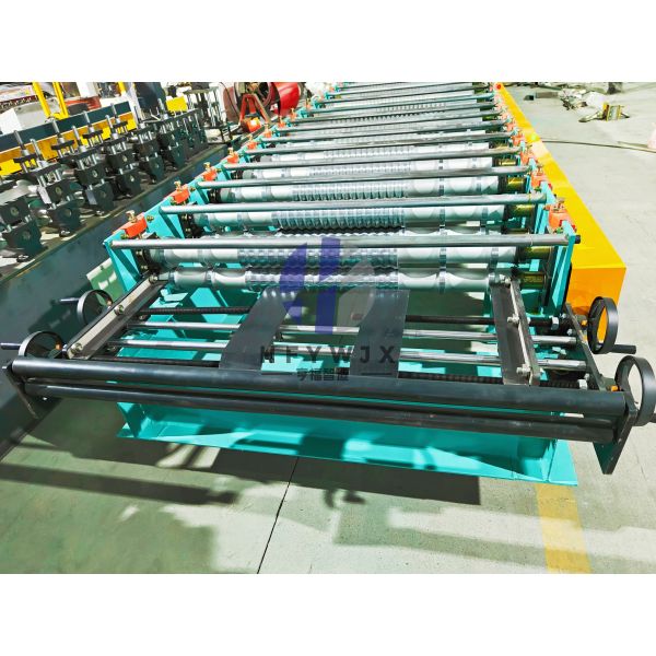 Small Corrugated Roof Sheet Machine With PLC Control Patented Linear Guide Cutting