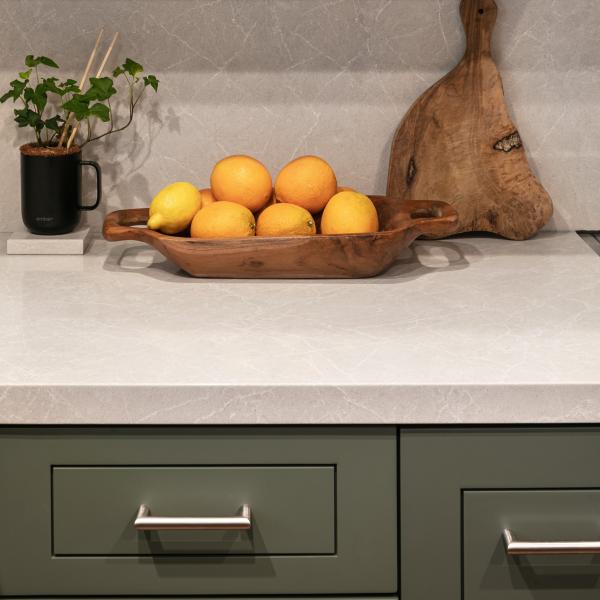 California Villa Use Kitchen Cabinet Solid Wood Modern Shaker Style Green And Brown Cupboard