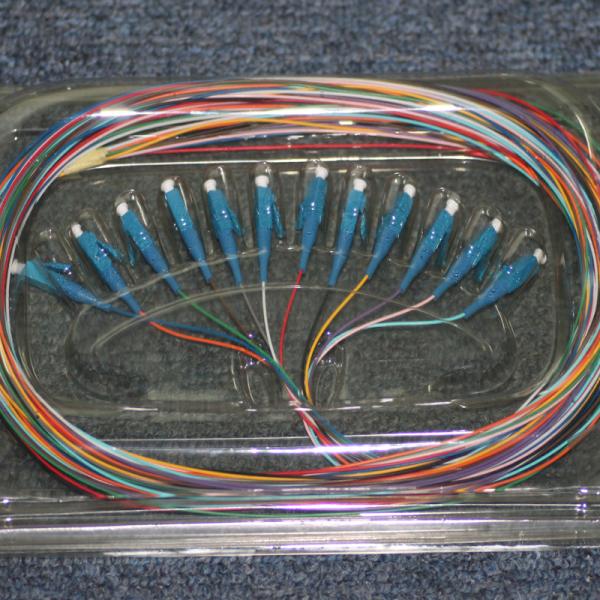 LC UPC Multimode Om3 Pigtail Ribbon Fanouit Kits 850nm Wavelength 0.9mm OD