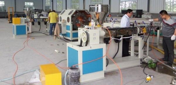 Extrusora macia reforçada da tubulação do PVC da máquina da fabricação da tubulação do parafuso fibra plástica dobro