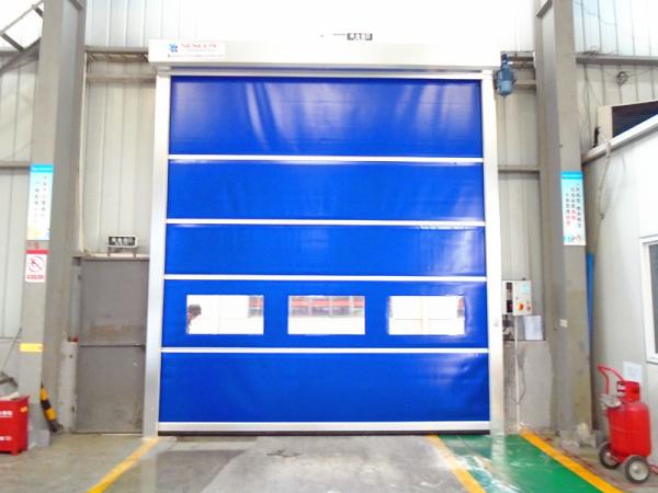 Portas externas industriais duráveis de alta velocidade com janela de PVC totalmente transparente de 1,5 mm