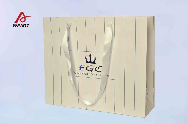 White Silk Ribbon Cute Paper Bags Hot Stamping Finish CMYK Surface Embossed Logo