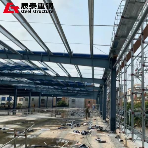 Innovación espacial sostenible y respetuosa con el medio ambiente para almacenes con estructura de acero