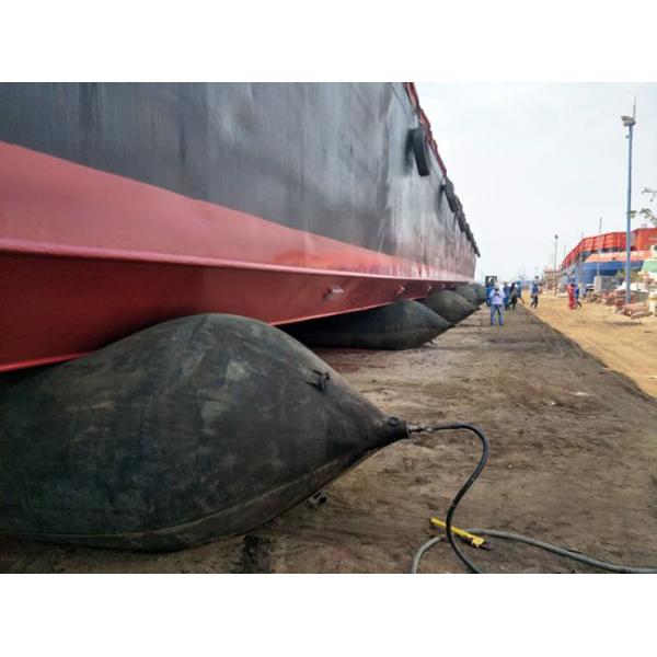 Резиновые пневматические подушки, черные цилиндрические подушки для запуска лодок.