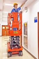 Mini Scissor Lift Platform uma altura de 7,6 medidores para pintar e limpar