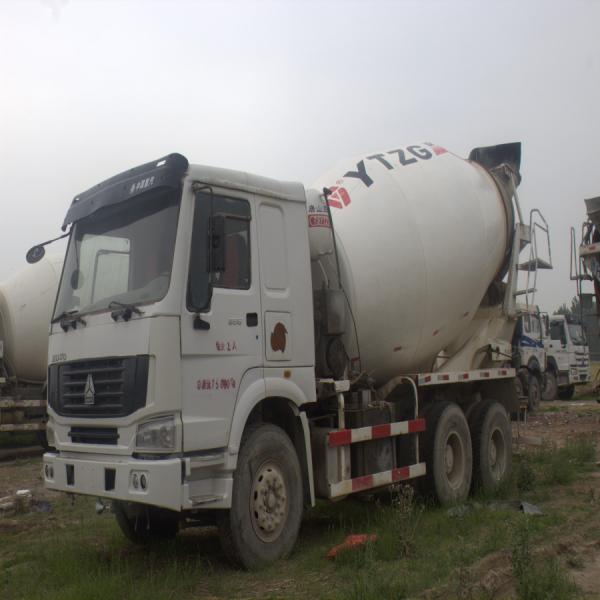 O equipamento de construção concreto de baixo nível de ruído saiu/o caminhão HOWO misturador da condução à direita