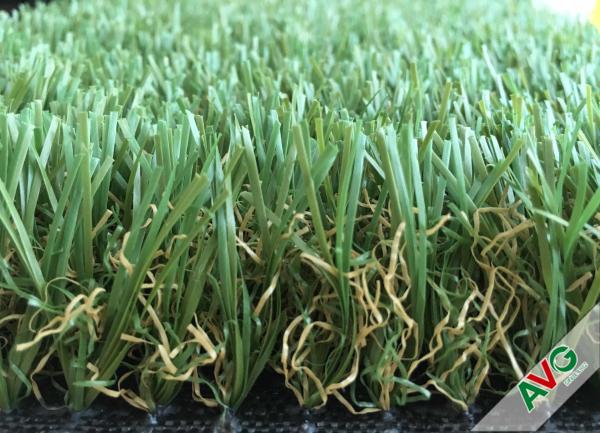 Heavy Metal Free Multicolor PE Soft and Natural Looking Grass 9000Dtex 20-50 pile height