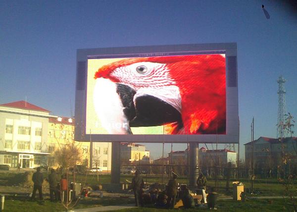 256x256mm 7000cd Outdoor Advertising LED Screen Full Colors P16 1R1G1B