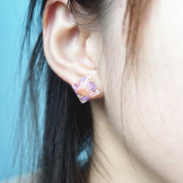 Van Gogh’s Guess Handcrafted Black Square Dry Flower 925 Silver Stud Earrings For Sale