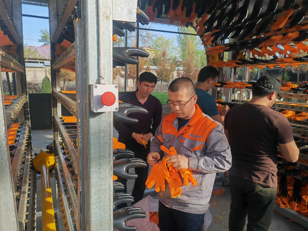 5000 Pairs/24H Glove Coating Machine PLC Automatic Glove Making Machine