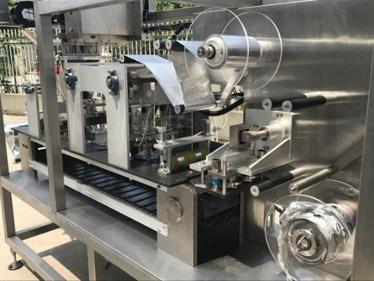 Automatic Positioning Stainless Steel Two Lanes Lavazza Blue Coffee Capsule  Filling and Sealing Machine