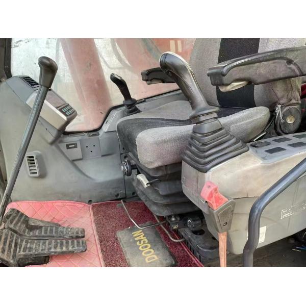 Экскаватор Doosan, используемый оригинальным экскаватором Doosan DX225LC в Южной Корее