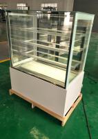 O automóvel degela o refrigerador de vidro do armário do bolo da pastelaria da porta da mostra da exposição da padaria