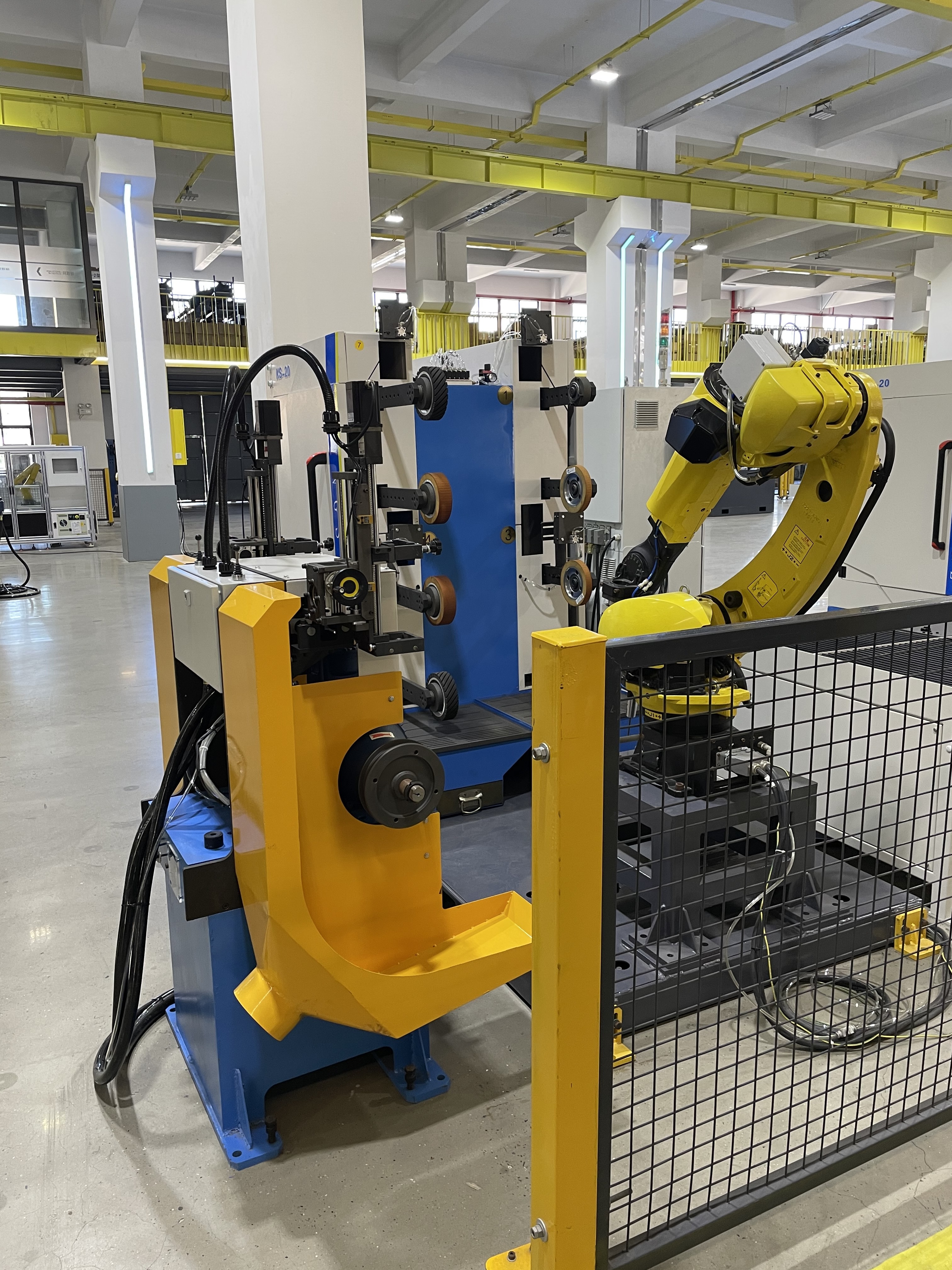 Adjustable Speed Auto Parts Grinding Polishing Machine PLC Control Surface Finish