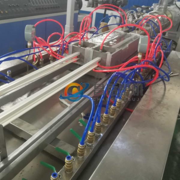 10 M/min Vitesse de production Machine d'extrusion de profilés en PVC à tension 380V
