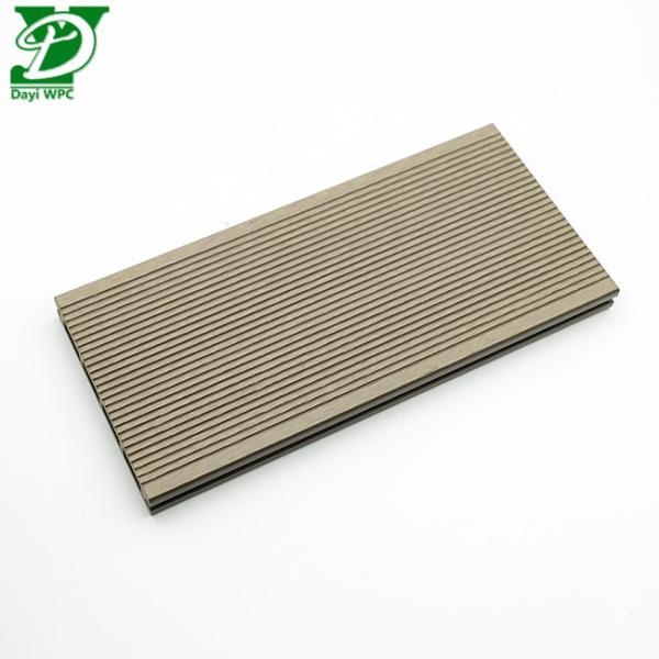 Decking de WPC exterior hueco y grabado en relieve