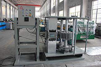 Rolo do telhado de período de YX203-610 K que forma a máquina para 0.8mm - aço galvanizado 1.2mm　　