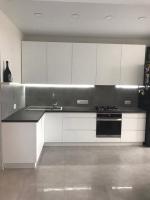 Conception moderne de l'Italie de buffets de contreplaqué de style établie dans le panier d'office et de tiroir