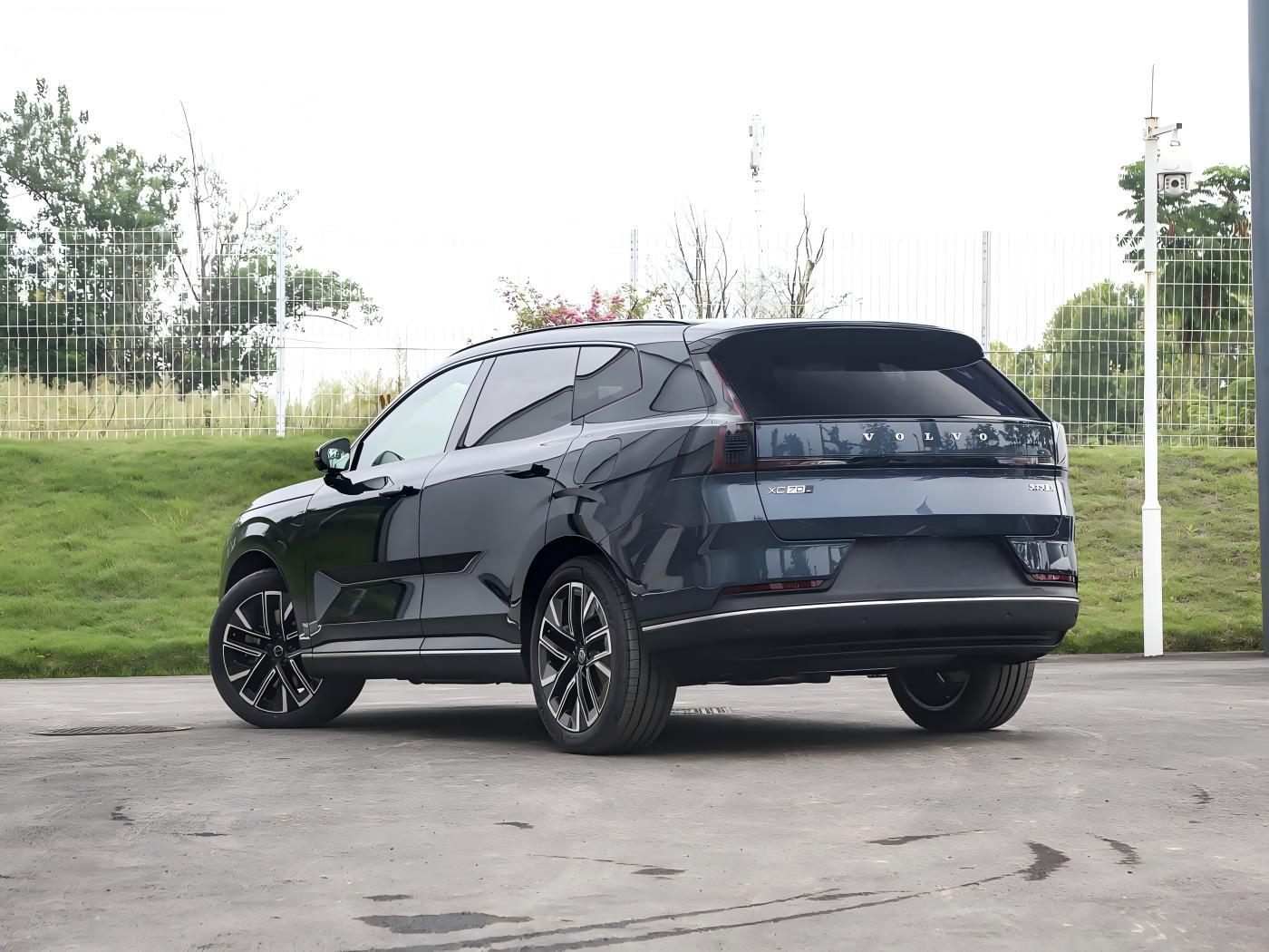 2026 Scandinavian Cross Country XC70 4WD Plug-in Hybrid PLUS Edition SUV