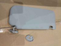Le parasol gris en plastique Geely Binyue peut bloquer le soleil.