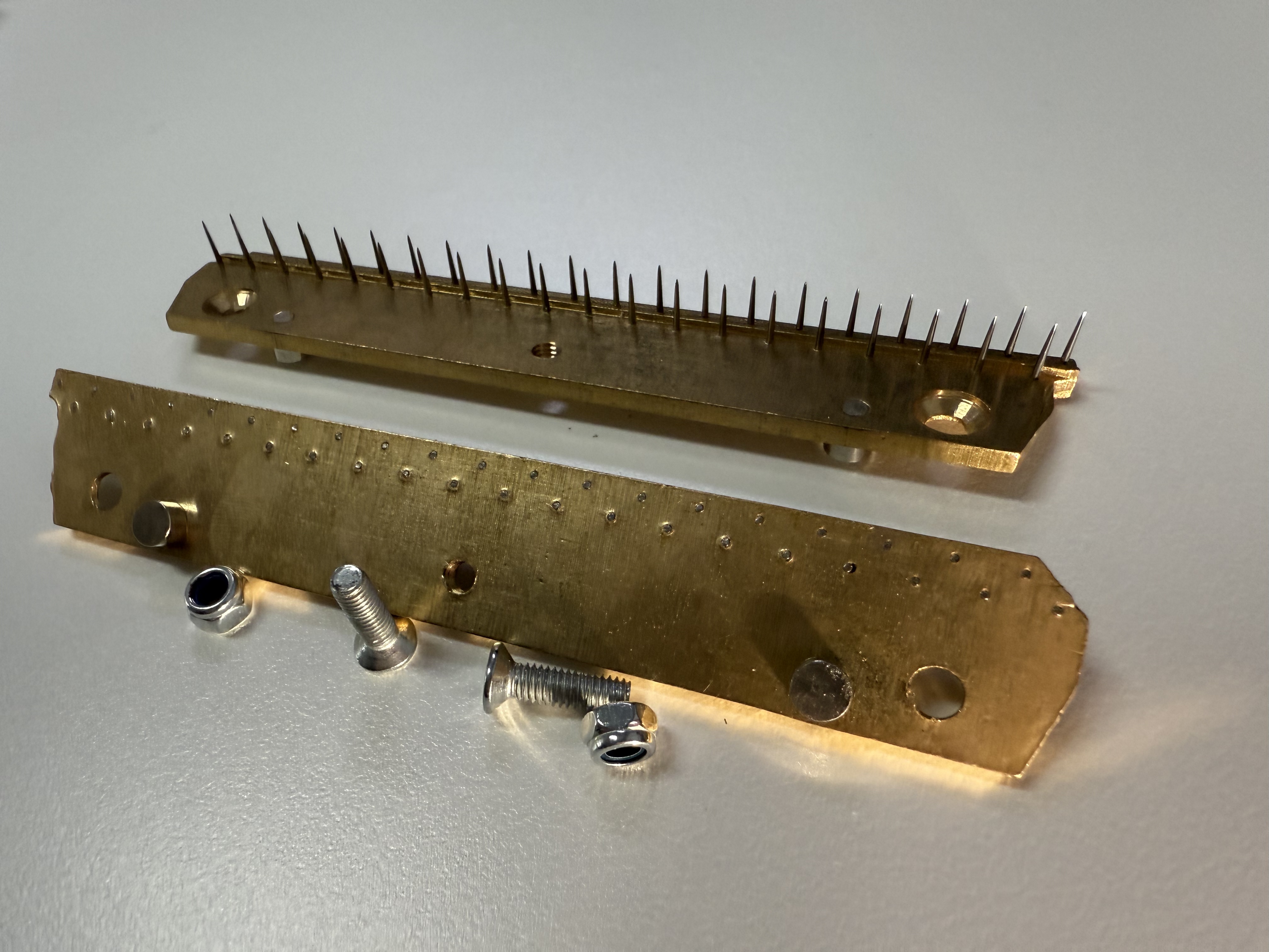 Stenter Machine Parts Pin Plate 40pins Copper Plate Carbon Steel Needle 96mm Center Distance Without Nickel Plating