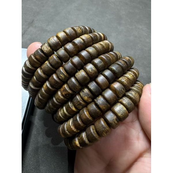 Dark Brown With Natural Wood Grain Natural Agarwood Rosary Durable Resistant To Wear Ideal For Meditation Prayer And Spiritual