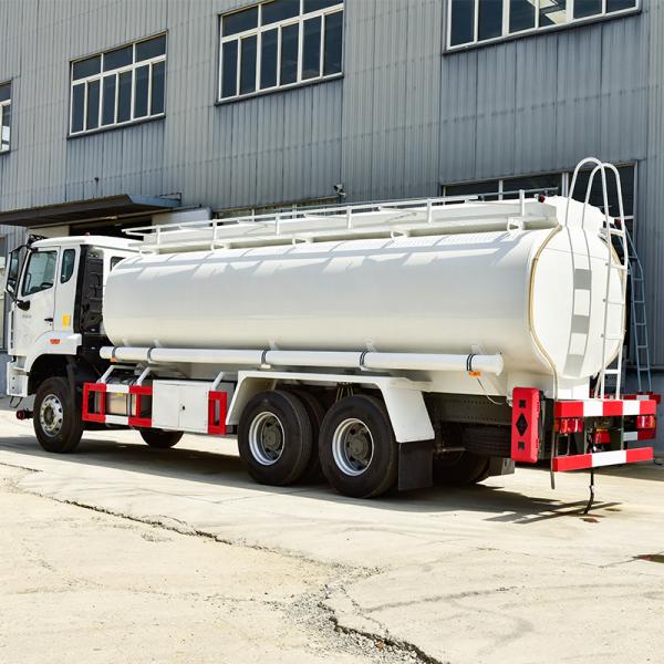 16000 Liters Capacity 6x4 8x4 Fuel Tank Oil Tanker Truck For Heavy Load Manual Transmission