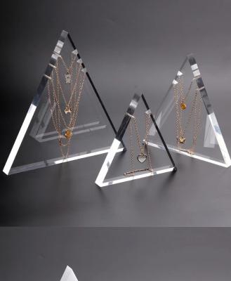 Moderno Design Triângulo Acrílico Necklace Display Stand Holder para loja de jóias