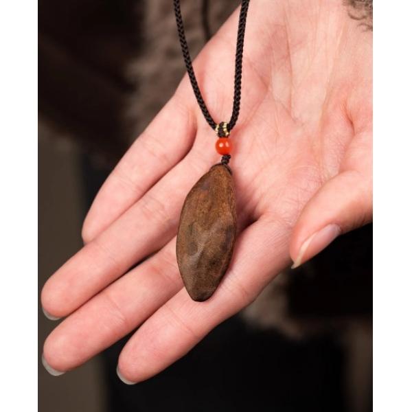 Carved Agarwood 18K Gold Buddha Necklace Pendant For Special Day Gift