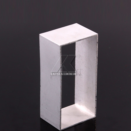 Profil d'extrusion de longueur adapté aux besoins du client par aluminium carré