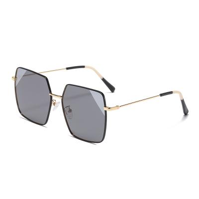 Óculos de sol do quadro do metal do OEM, mulheres dos óculos de sol de TAC Lens Lightweight
