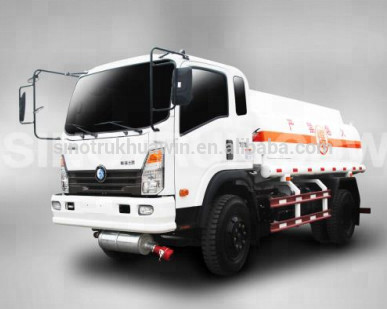 Good Performance 4*2 SINOTRUK 8000 Liters Fuel Tank Truck Oil Tanker Truck